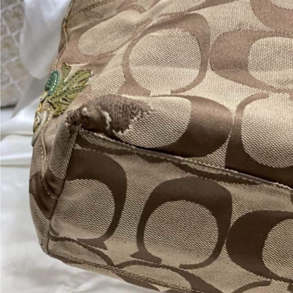 Coach authentic Signature floral appliqué canvas and leather bag. Used. - Picture 4 of 7
